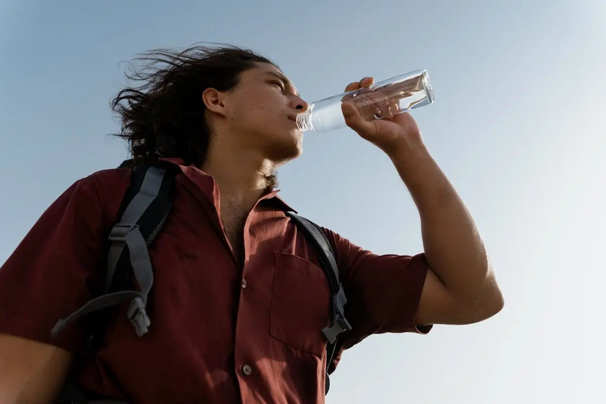 Cómo Prevenir y Tratar la Deshidratación Durante el Camping
